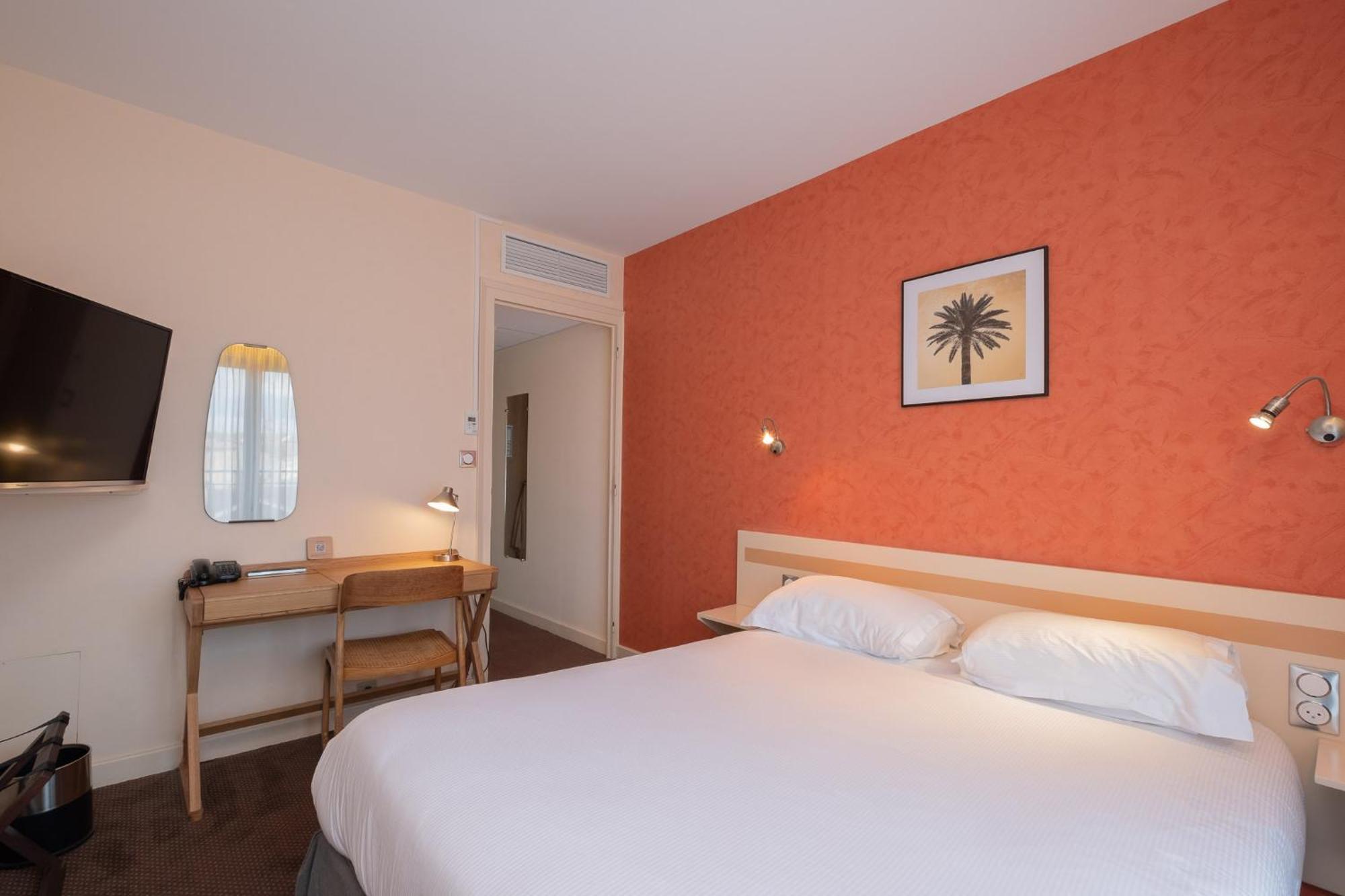 Cit'hotel Le Logis De Brou Hotel 3*