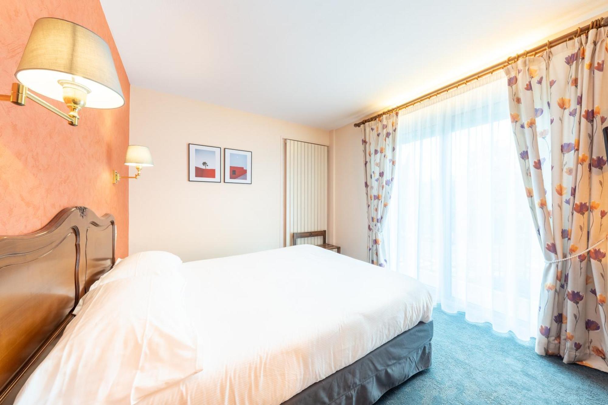 Cit'hotel Le Logis De Brou Hotel 3*